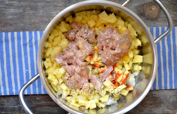 Добавить тушенку