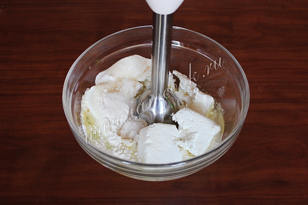 Делаем начинку для сочни с творогом