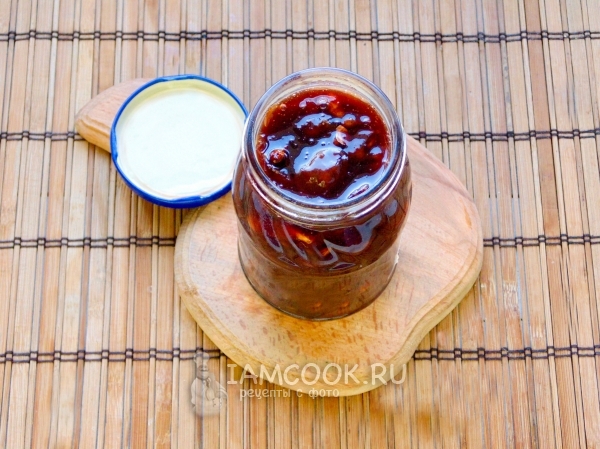 Готовое варенье из винограда