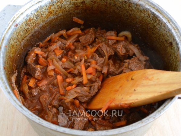 Протушить мясо