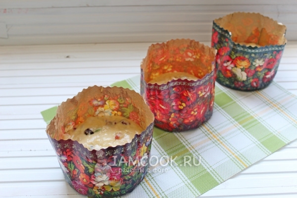 Переложить тесто в форму