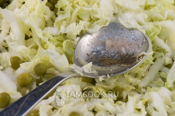 Всыпать соль, сахар и перец