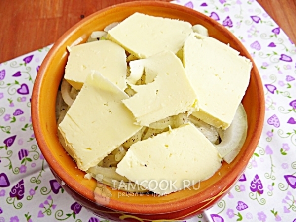 Положить сливочное масло