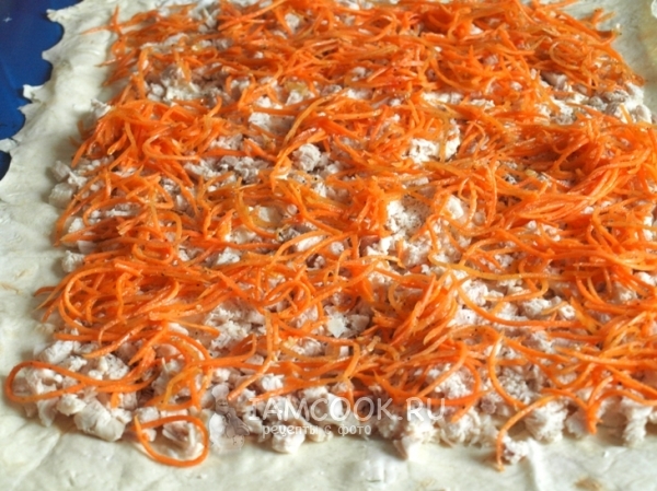 Выложить морковь
