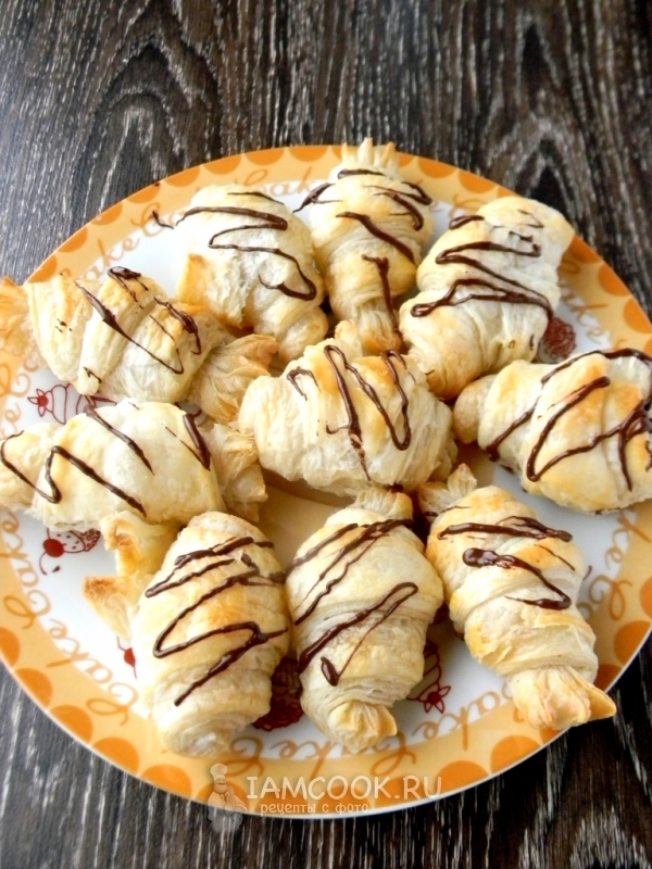 Готовые круассаны с шоколадом