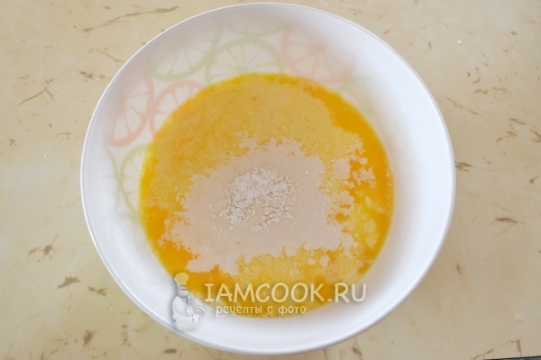 Всыпать соду и сахар