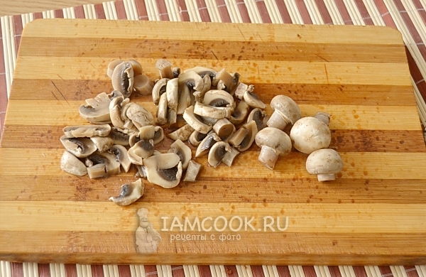Нарезать грибы