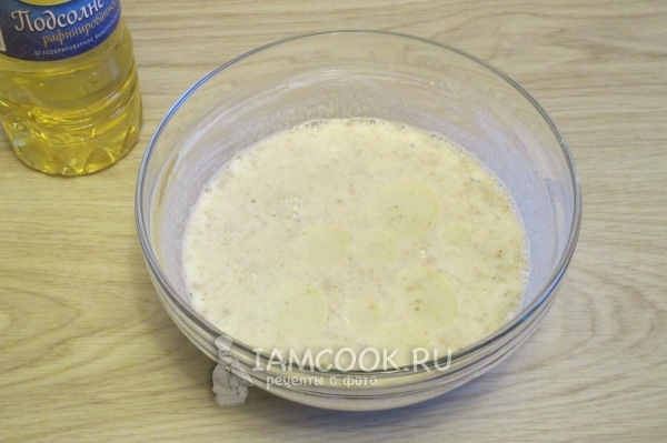 Влить масло