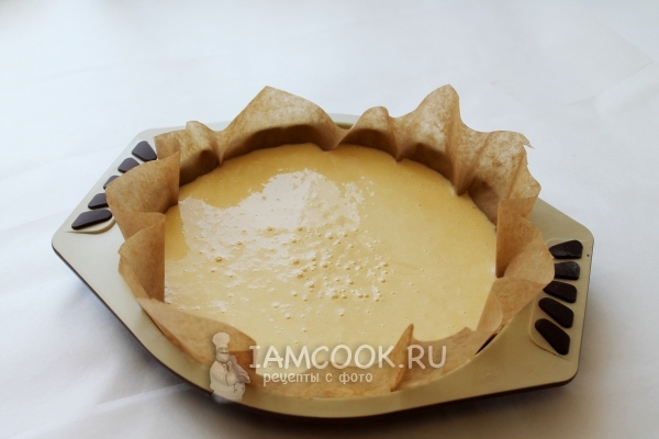 Перелить тесто в форму