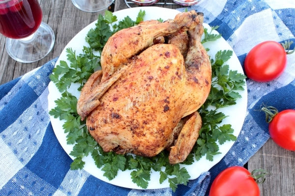 Курица, запеченная в духовке с чесноком