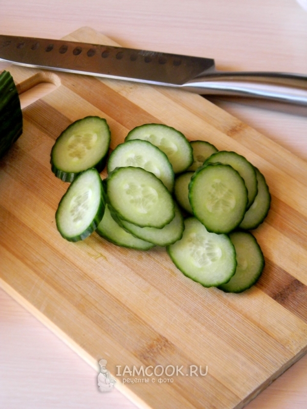Порезать огурец
