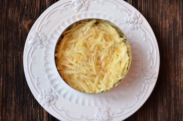 3 слой - майонез и сыр