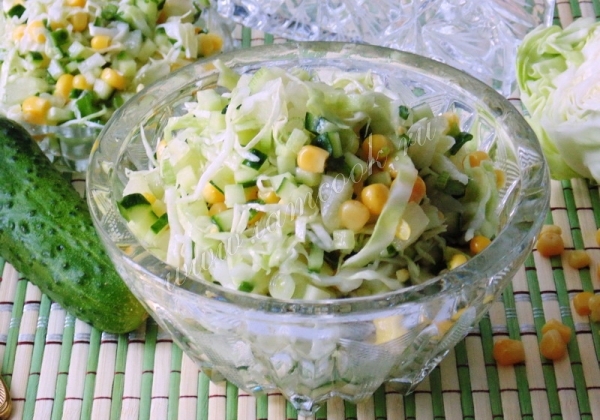 Салат из огурца и ананаса