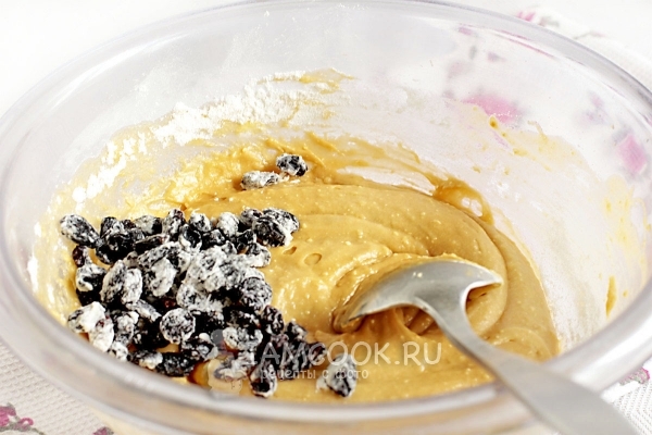 Добавить изюм