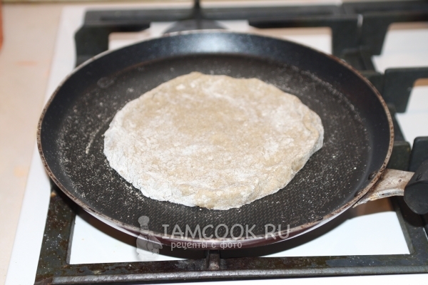 Лепешка на сковороде