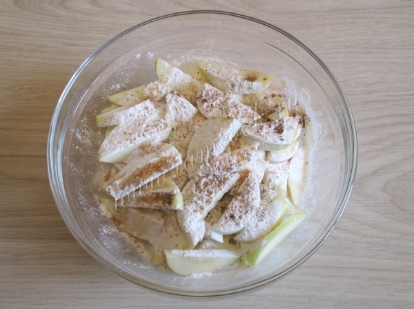 Яблоки с сахаром и крахмалом