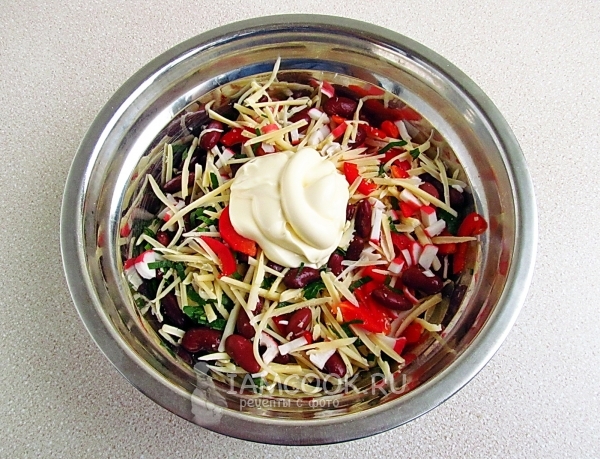 Положить майонез