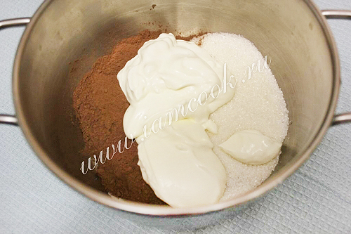 Соединили ингредиенты для глазури