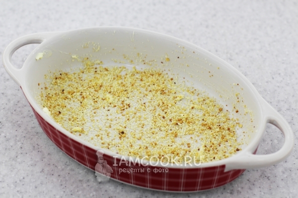 Форма с сухарями панировочными