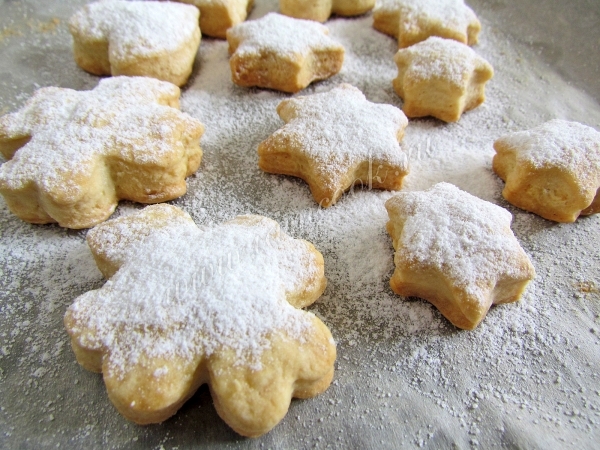 Печенье на сметане с пудрой