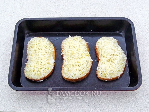 Посыпать сыром