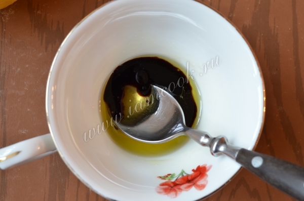 Добавить бальзамический уксус