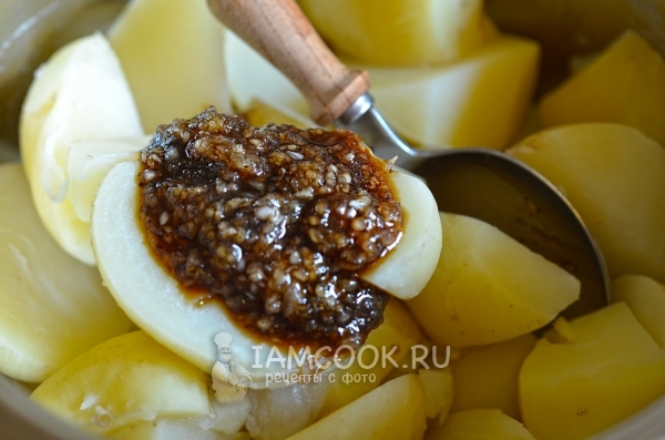 Картофель отварной с соусом