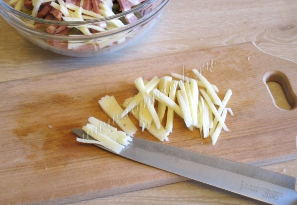 Сыр резанный полосочками