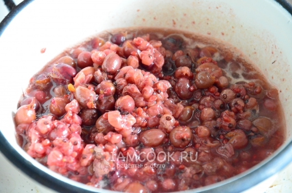 Сварить ягоды в воде