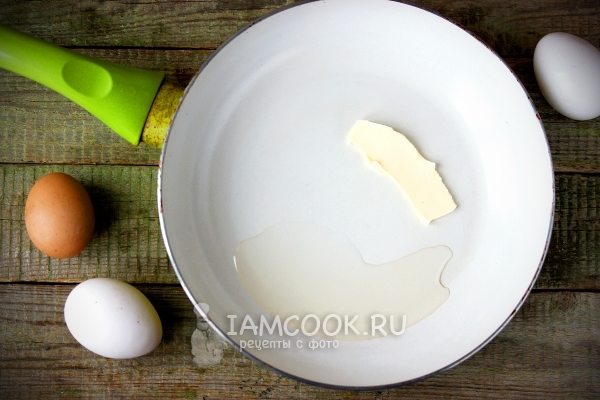 Масло на сковороде