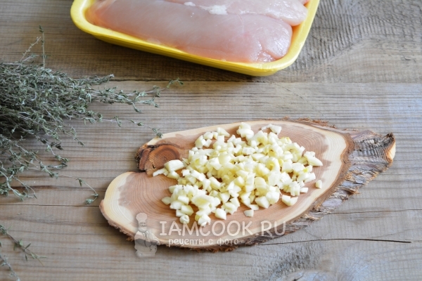 Порезать чеснок