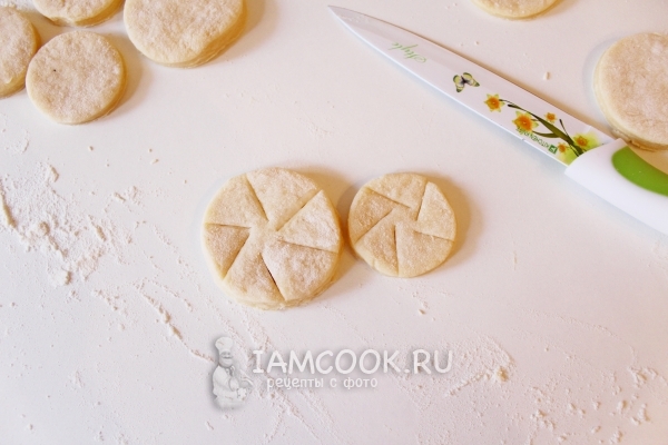 Надрезать кружочки