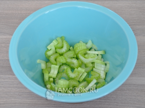 Порезать сельдерей