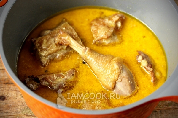 Рецепт курицы в пряном сметанно-чесночном соусе