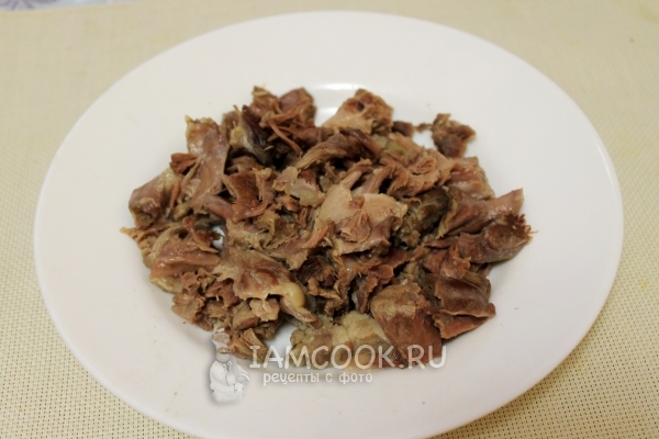Разобрать мясо на кусочки