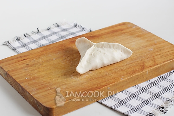 Защепить края теста