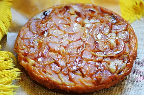 Фото перевернутого яблочного пирога