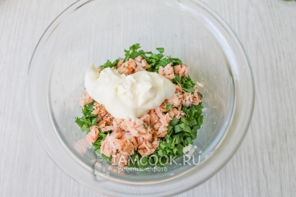 Положить майонез