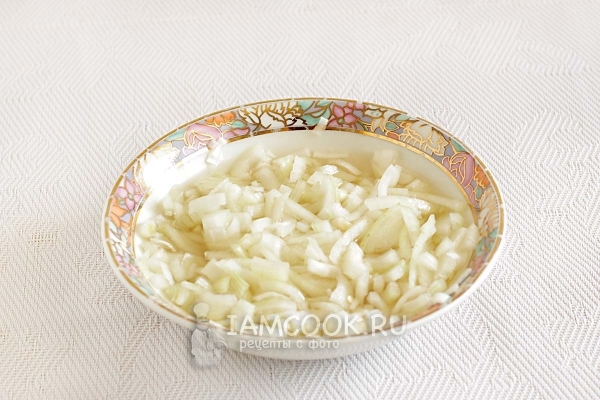 Залить лук маринадом
