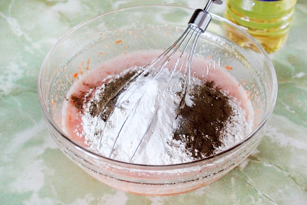 Добавили в тесто сыпучие компоненты