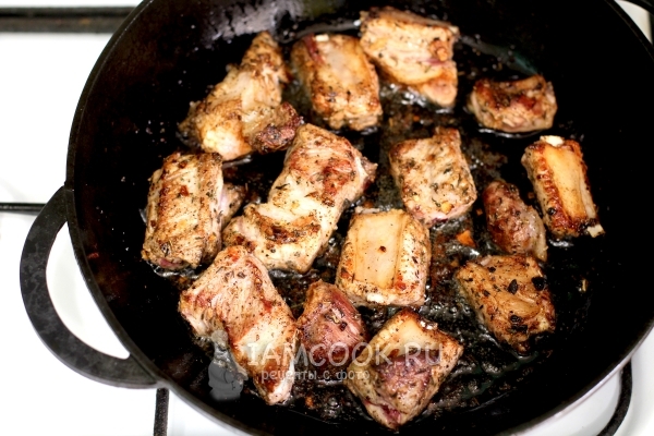 Пожарить рёбрышки