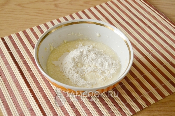 Всыпать муку