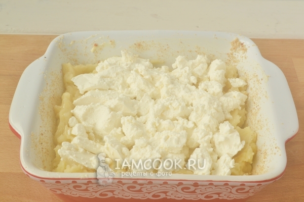 Выложить сыр фета