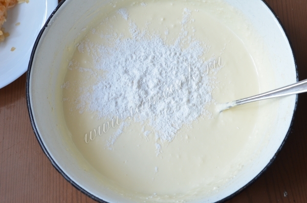 Всыпать муку