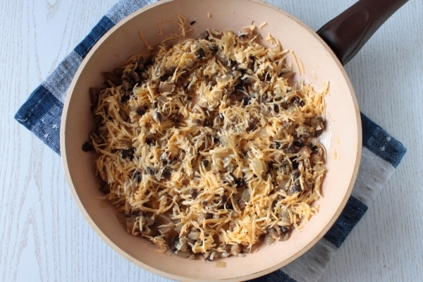 Грибная обжарка с сыром