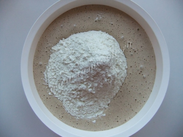 Добавить муку