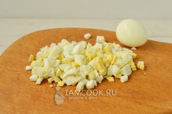 Порезать яйцо