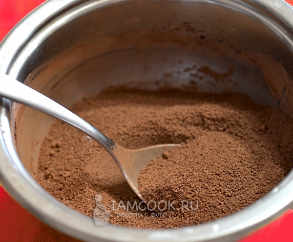 Смешать сахар с какао