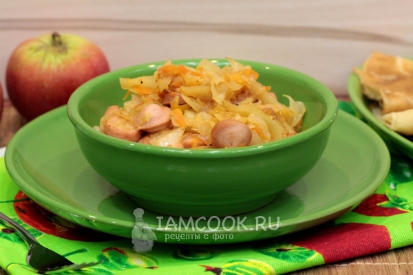 Фото капусты с сосисками в мультиварке