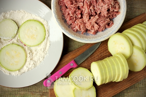 Подготовить кабачки и фарш
